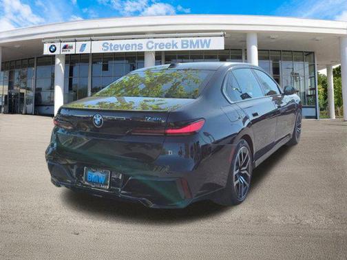 2025 BMW 740 i