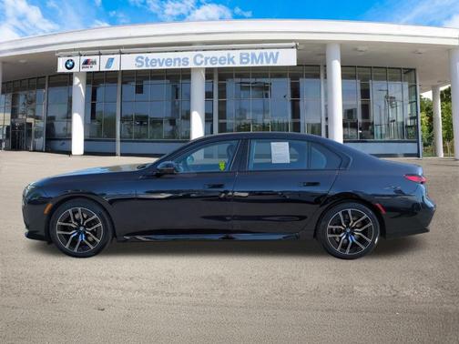 2025 BMW 740 i