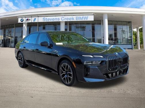 2025 BMW 740 i