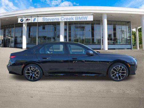 2025 BMW 740 i