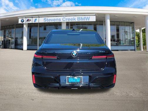 2025 BMW 740 i