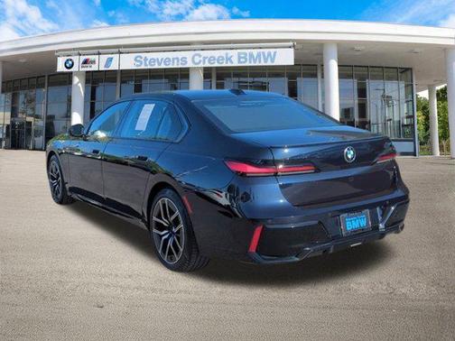 2025 BMW 740 i