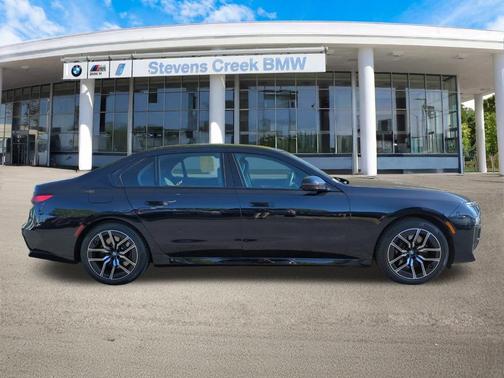 2025 BMW 740 i