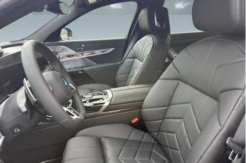 2026 BMW 750e i xDrive