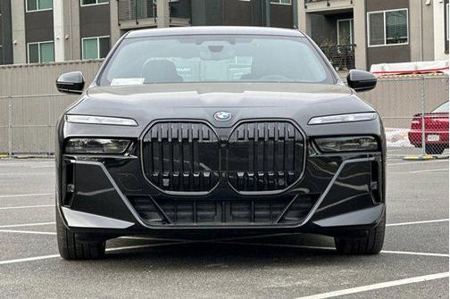 2026 BMW 750e i xDrive