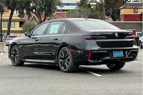 2026 BMW 750e i xDrive