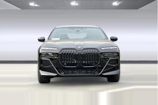 2026 BMW 750e i xDrive