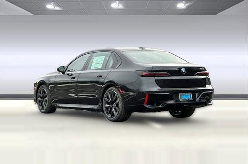 2026 BMW 750e i xDrive