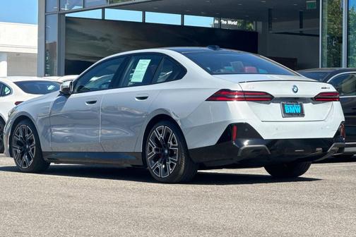 Brooklyn Grey Metallic 2024 BMW i5 eDrive40
