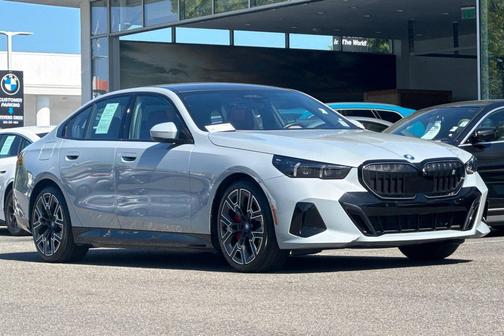 Brooklyn Grey Metallic 2024 BMW i5 eDrive40