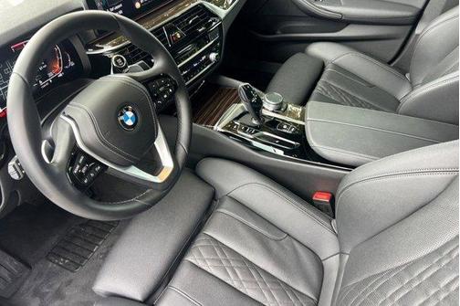 2022 BMW 530 i
