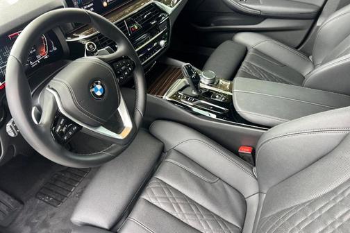 2022 BMW 530 i