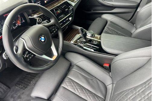2022 BMW 530 i