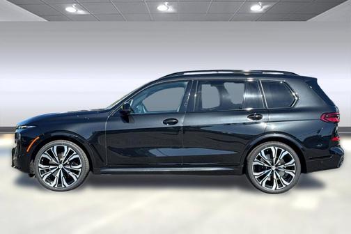 2023 BMW X7 M60i