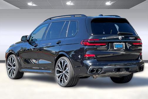 2023 BMW X7 M60i