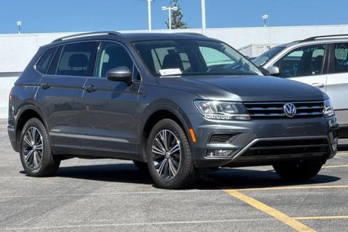 Platinum Gray Metallic 2018 Volkswagen Tiguan 2.0T SEL
