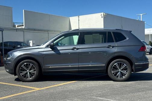 Platinum Gray Metallic 2018 Volkswagen Tiguan 2.0T SEL