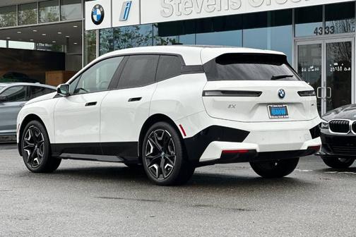 2025 BMW iX xDrive50