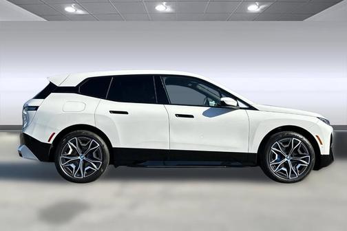 2025 BMW iX xDrive50