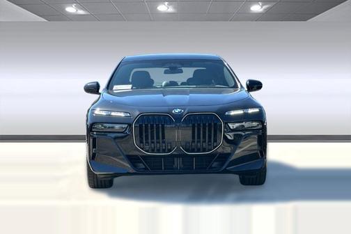 Black Sapphire Metallic 2026 BMW 750e i xDrive