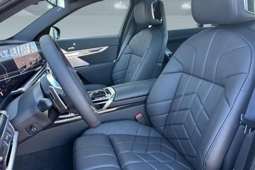 Black Sapphire Metallic 2026 BMW 750e i xDrive