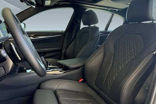 2022 BMW 530e Base