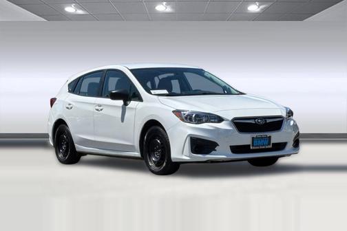 Crystal White Pearl 2019 Subaru Impreza 2.0i