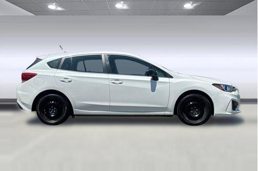 Crystal White Pearl 2019 Subaru Impreza 2.0i