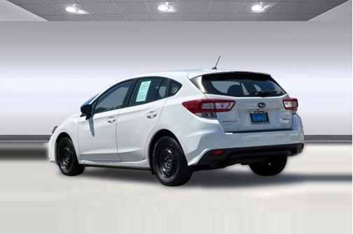 Crystal White Pearl 2019 Subaru Impreza 2.0i