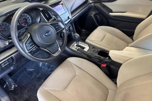 Crystal White Pearl 2019 Subaru Impreza 2.0i