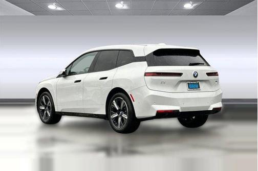 Mineral White Metallic 2026 BMW iX xDrive45