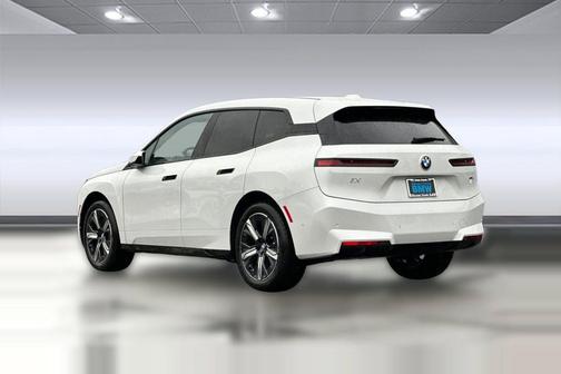 Mineral White Metallic 2026 BMW iX xDrive45