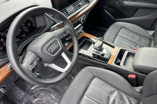 2022 Audi Q5 45 S line Premium Plus