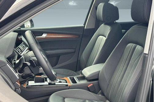 2022 Audi Q5 45 S line Premium Plus