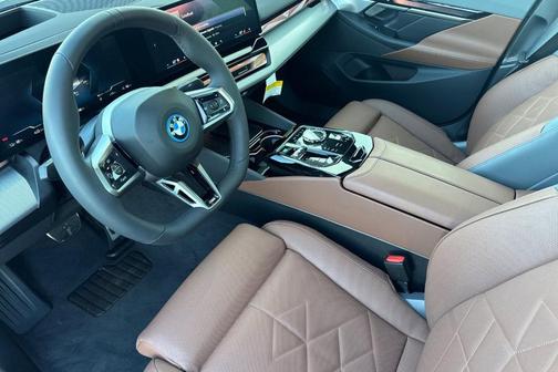2025 BMW i5 xDrive40
