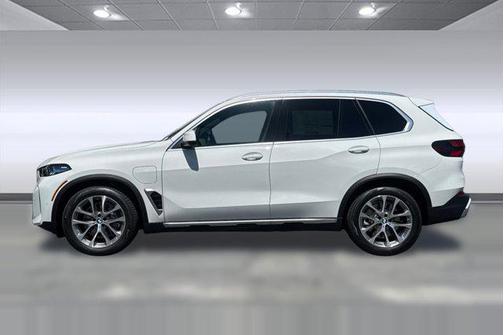 Alpine White 2026 BMW X5 PHEV xDrive50e