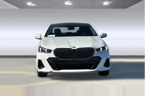 Alpine White 2026 BMW 530 530i