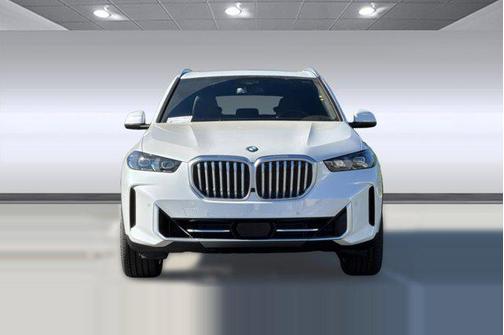 Mineral White Metallic 2026 BMW X5 xDrive40i