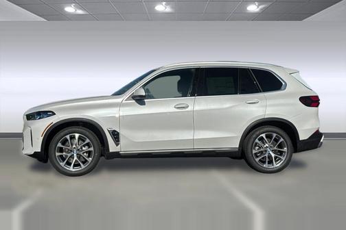 Mineral White Metallic 2026 BMW X5 xDrive40i