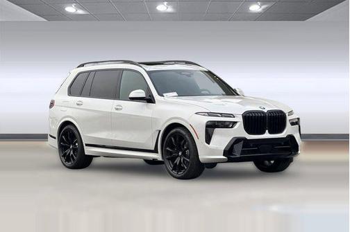 Mineral White Metallic 2026 BMW X7 xDrive40i