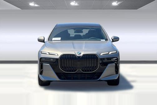 2025 BMW 740 i