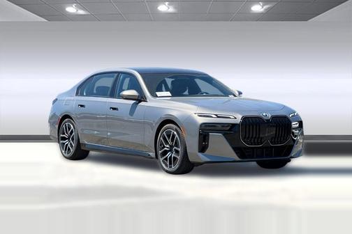 2025 BMW 740 i