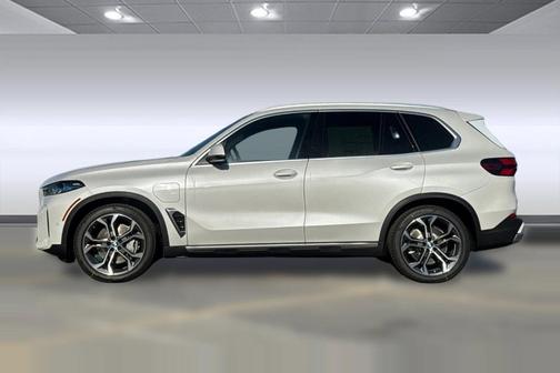 Mineral White Metallic 2026 BMW X5 PHEV xDrive50e