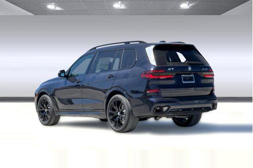 Carbon Black Metallic 2027 BMW X7 xDrive40i