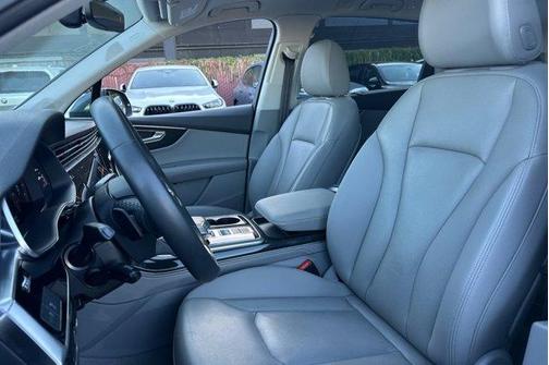 2022 Audi Q7 55 Premium Plus