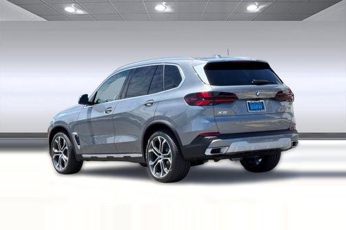 Skyscraper Grey Metallic 2026 BMW X5 xDrive40i