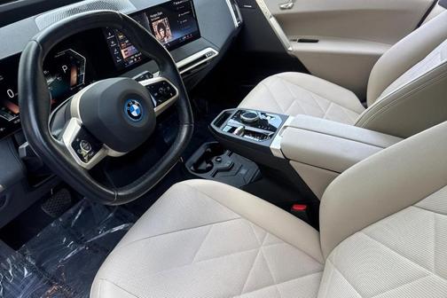 Mineral White Metallic 2024 BMW iX xDrive50