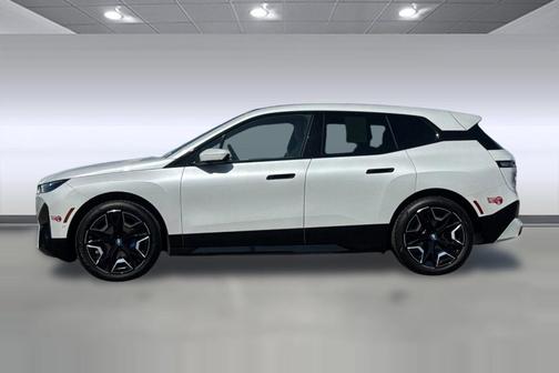 Mineral White Metallic 2024 BMW iX xDrive50