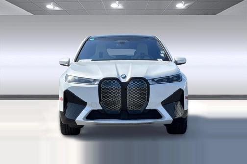 Mineral White Metallic 2024 BMW iX xDrive50
