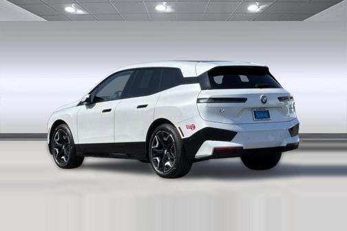 Mineral White Metallic 2024 BMW iX xDrive50